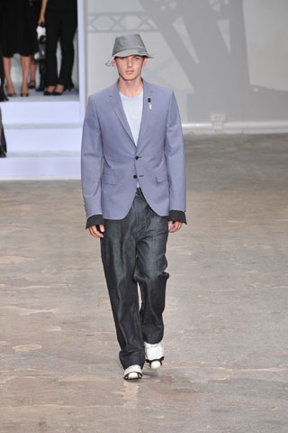 Louis Vuitton / - 2009